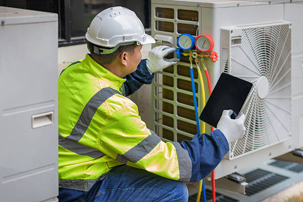 Professional Ac Installation technician working in Barberville, FL
